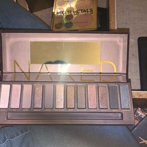 Naked pallete